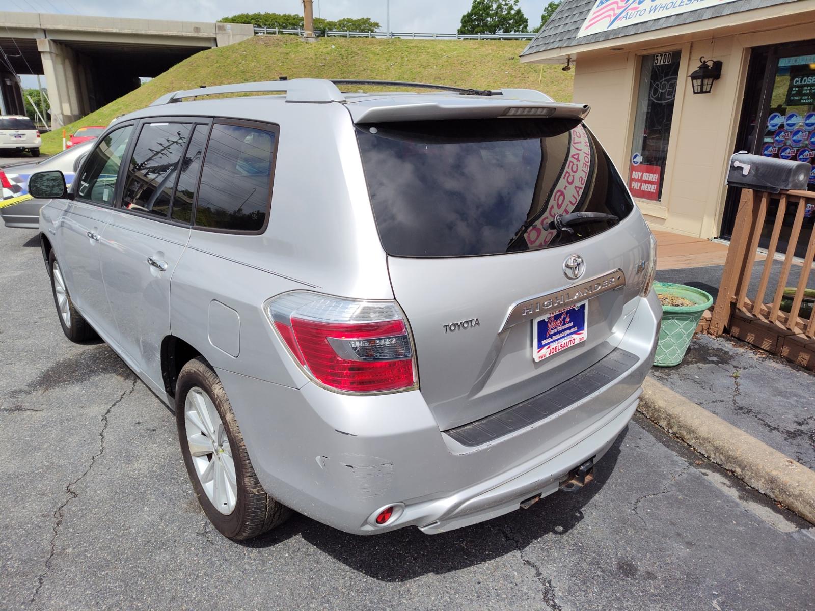 2008 Silver /Gray Toyota Highlander Hybrid (JTEEW44A182) with an 3.3 V6 engine, CVT transmission, located at 5700 Curlew Drive, Norfolk, VA, 23502, (757) 455-6330, 36.841885, -76.209412 - - Photo #13
